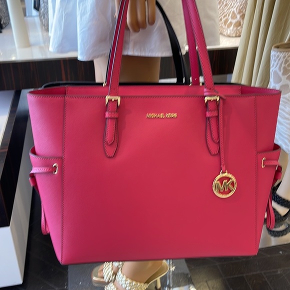 Michael Kors Gilly Large Drawstring Travel Leather Top Zip Tote
Carmine Pink
NWT - Picture 13 of 16